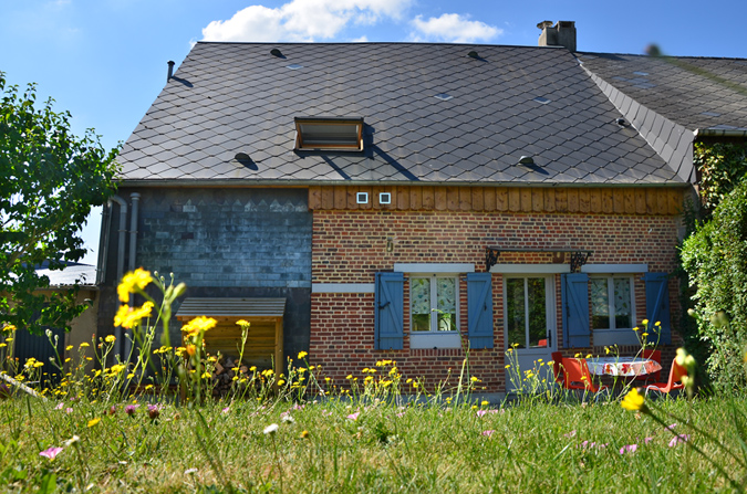 achtergevel met terrasje vakantiehuis Iviers